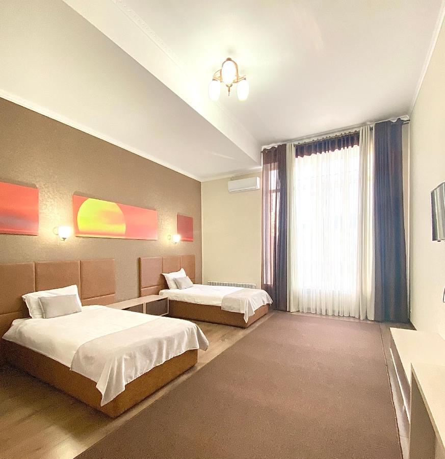 Caravan Hotel Karakol Exteriör bild