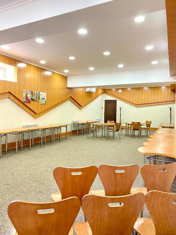 Caravan Hotel Karakol Exteriör bild