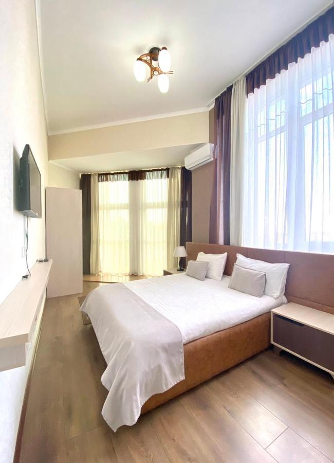 Caravan Hotel Karakol Exteriör bild