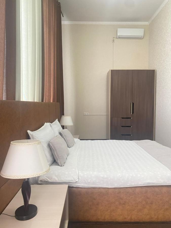 Caravan Hotel Karakol Exteriör bild