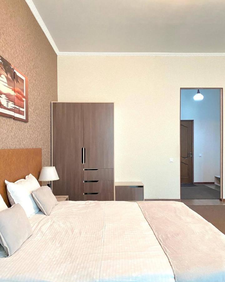 Caravan Hotel Karakol Exteriör bild
