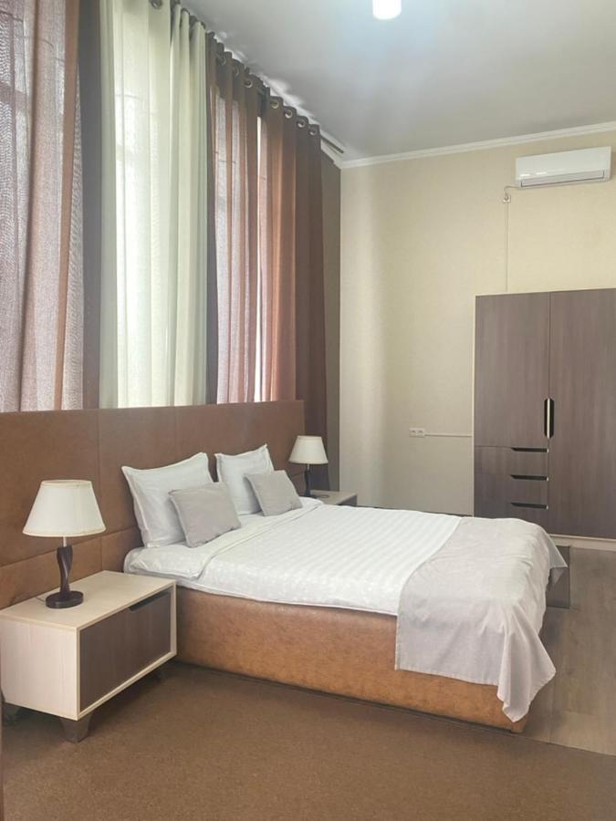 Caravan Hotel Karakol Exteriör bild