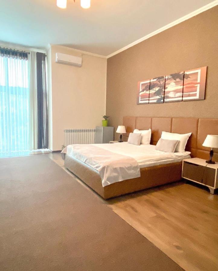 Caravan Hotel Karakol Exteriör bild