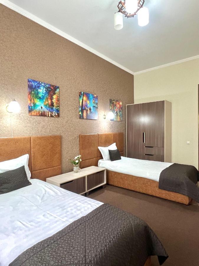 Caravan Hotel Karakol Exteriör bild