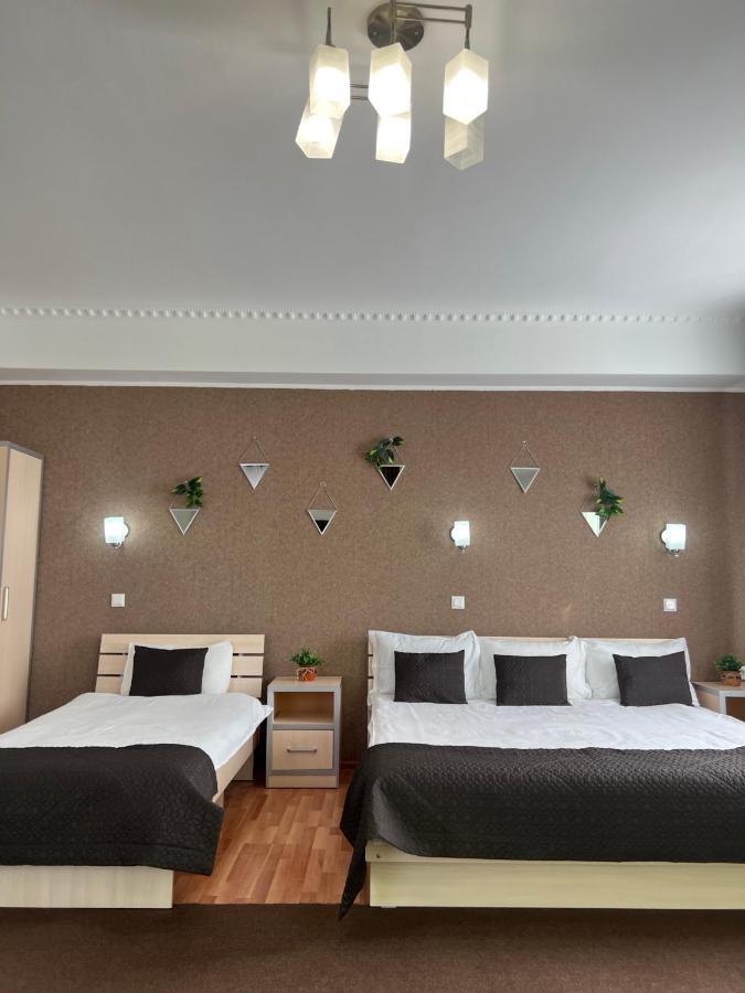 Caravan Hotel Karakol Exteriör bild
