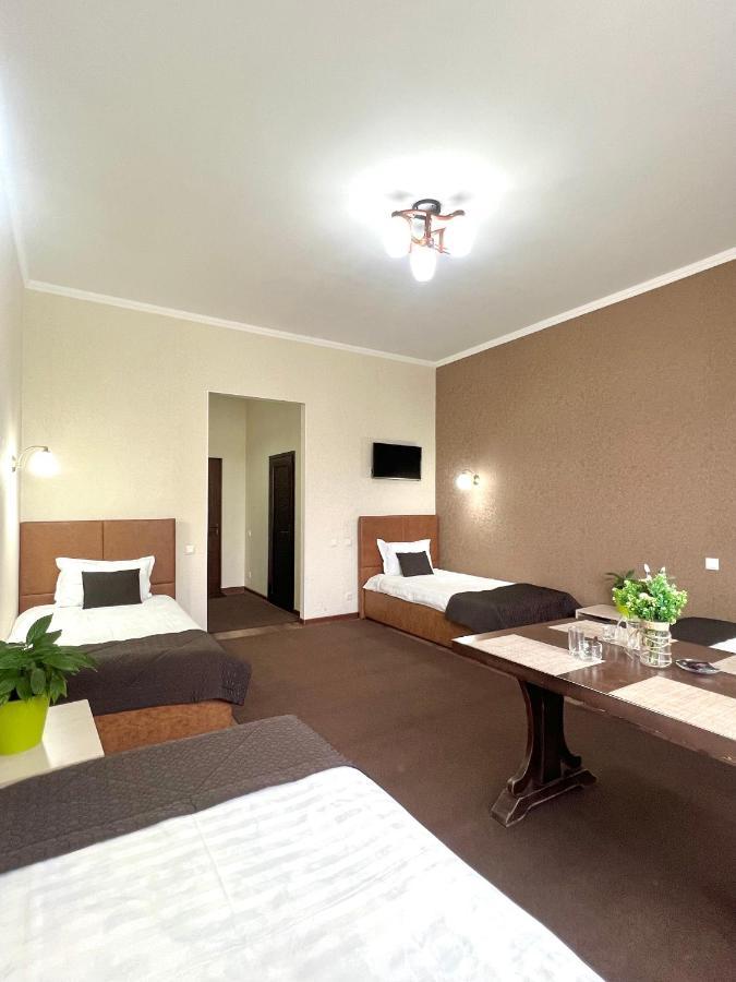 Caravan Hotel Karakol Exteriör bild