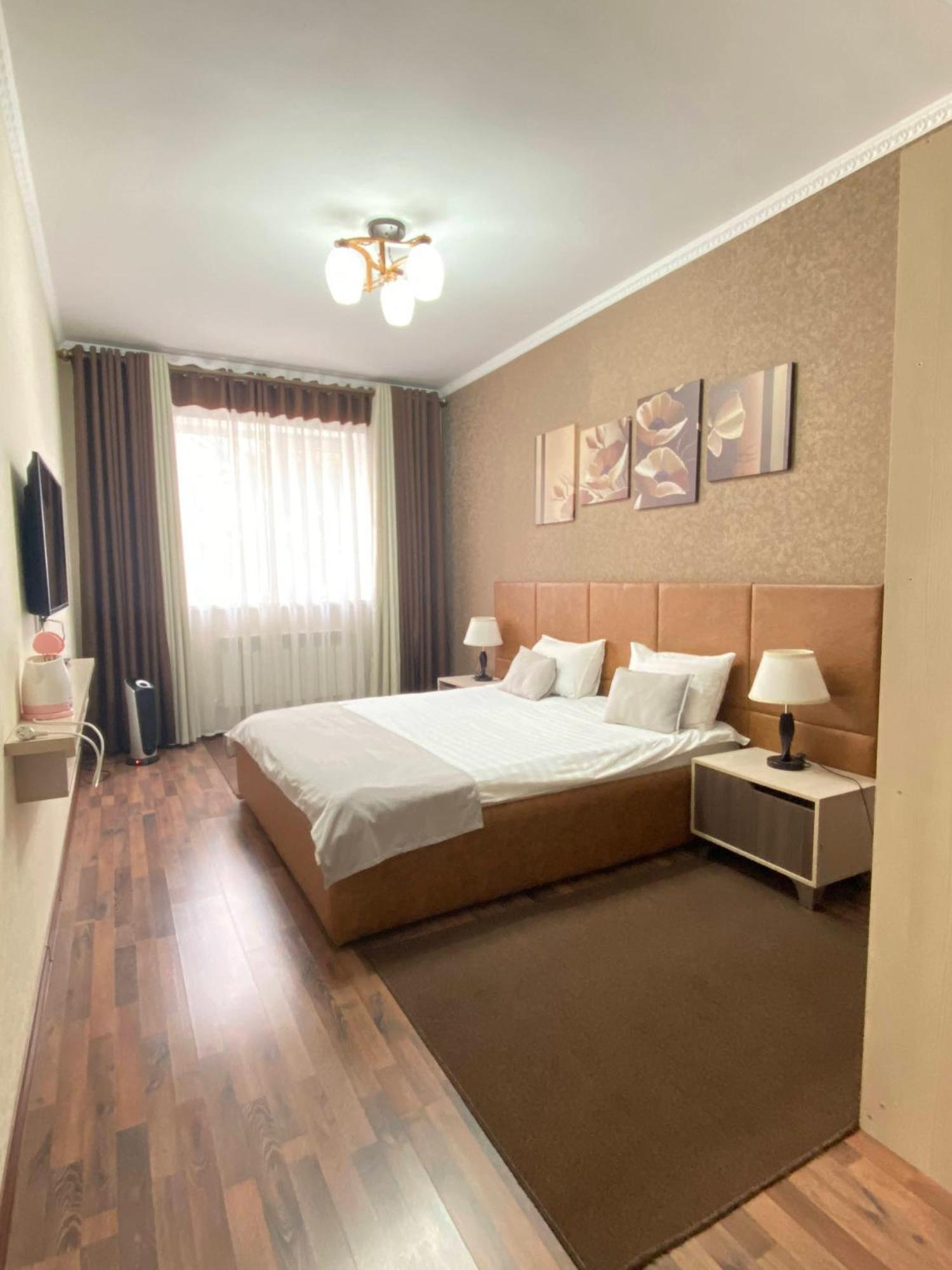 Caravan Hotel Karakol Exteriör bild